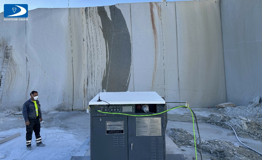 Skystone Trackless Wire Saw Machine Achieves Excellent Vertical Cutting Performance